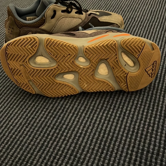 Yeezy - Picture 5 of 8